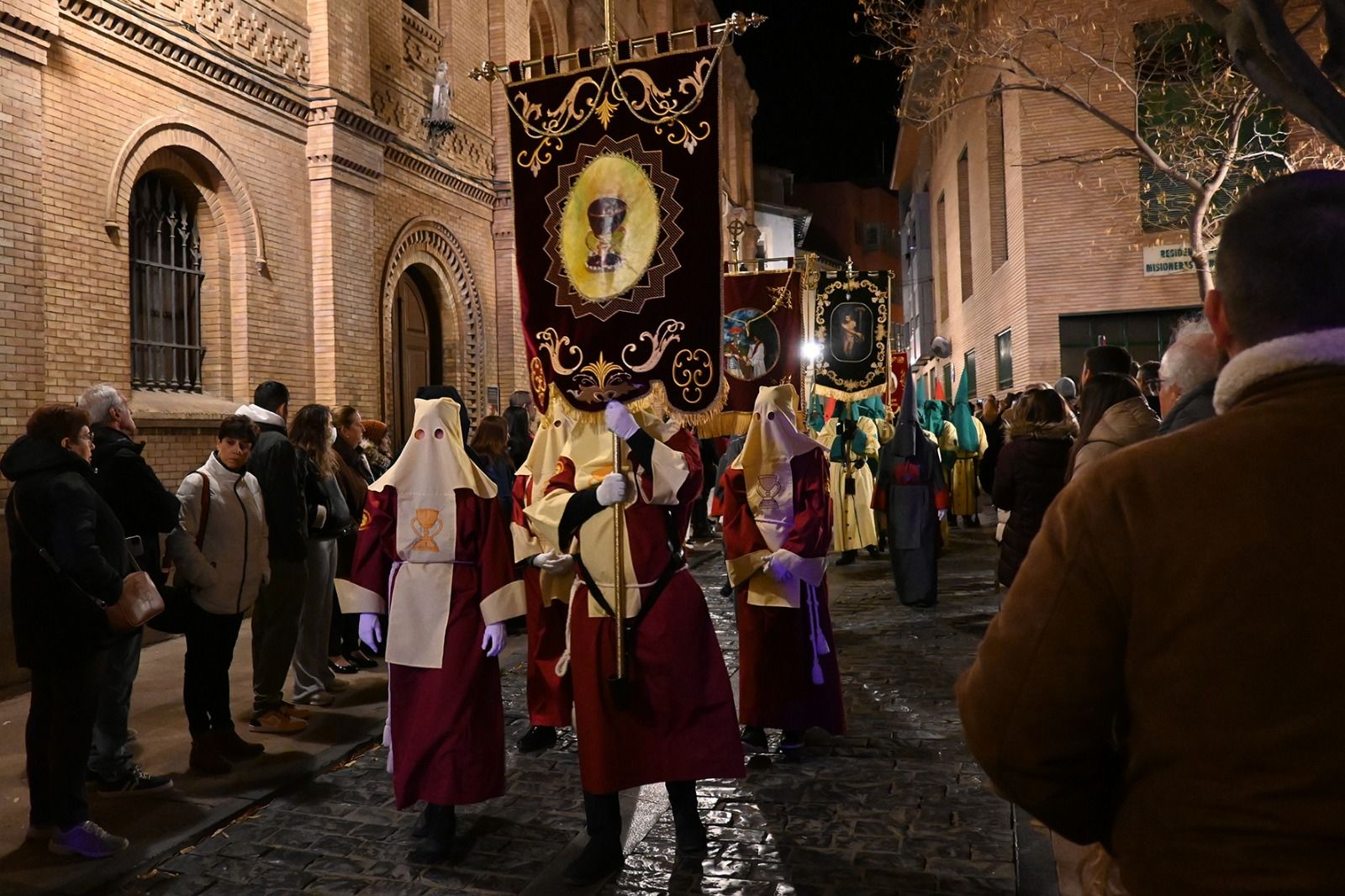 Emocionante Procesión del Santo Cristo de los Gitanos de Huesca c