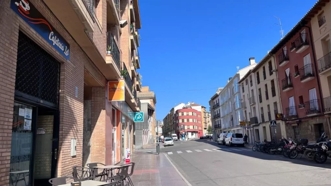 Cafetería Lei, con la gasolinera al fondo. Cafetería Lei, con la gasolinera al fondo.