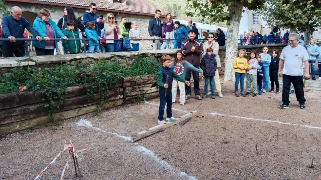 Juegos tradicionales en la feria de Otoño, barra aragonesa, Benjamín