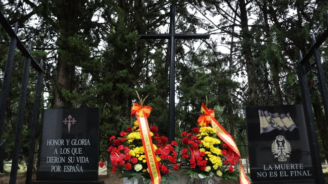 Ofrenda floral en el cementerio de Huesca Ofrenda floral en el cementerio de Huesca
