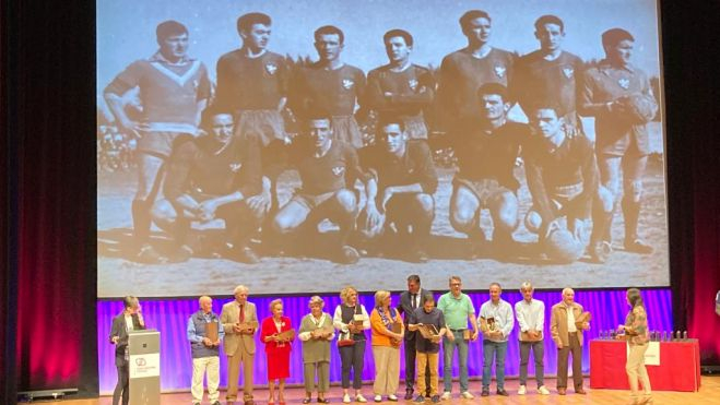 Foto de familia del primer Huesca de los años 60. Foto: A. Mora