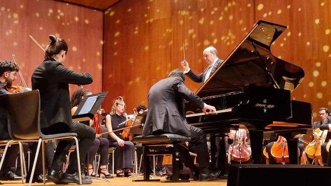 Concierto de Alberto Menjón y la Orquesta Sinfónica del Conservatorio Superior de Música de Aragón en Huesca. Foto Myriam Martínez Concierto de Alberto Menjón y la Orquesta Sinfónica del Conservatorio Superior de Música de Aragón en Huesca. Foto Myriam Martínez
