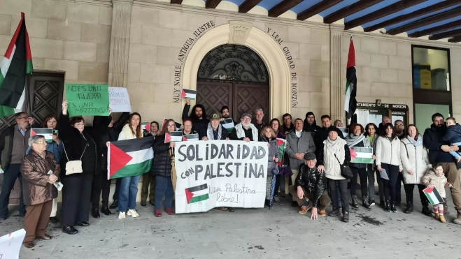 Concentración por Palestina en Monzón.