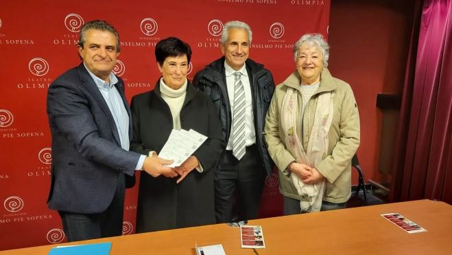 Manuel Pérez, Esperanza Ramón, Eduardo Estallo y Araceli Cavero, en la presentación del convenio