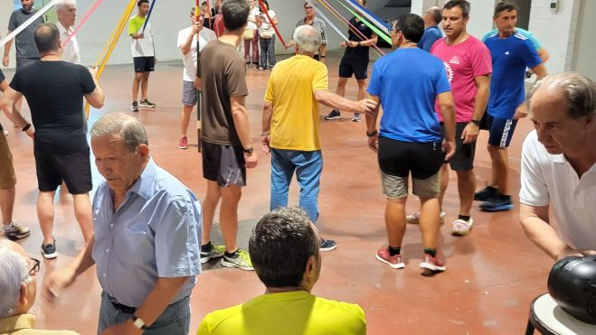 Pascual Campo ha acompañado a los danzantes en este ensayo