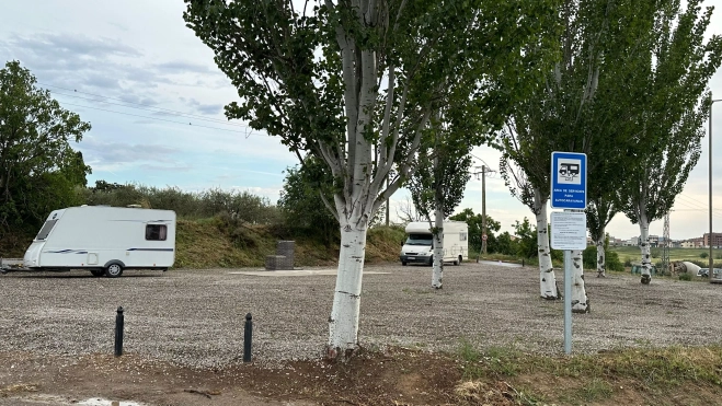 El parking de Binéfar ya ha acogido las primeras autocaravanas El parking de Binéfar ya ha acogido las primeras autocaravanas