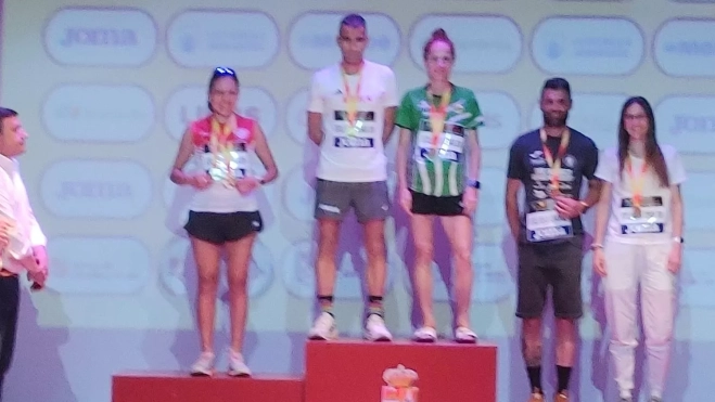 Bea Martínez en el podio Master F-35 como campeona de España Bea Martínez en el podio Master F-35 como campeona de España