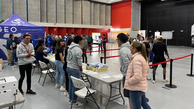 Ambiente este viernes en la recogida de dorsales en el Palacio de Congresos.