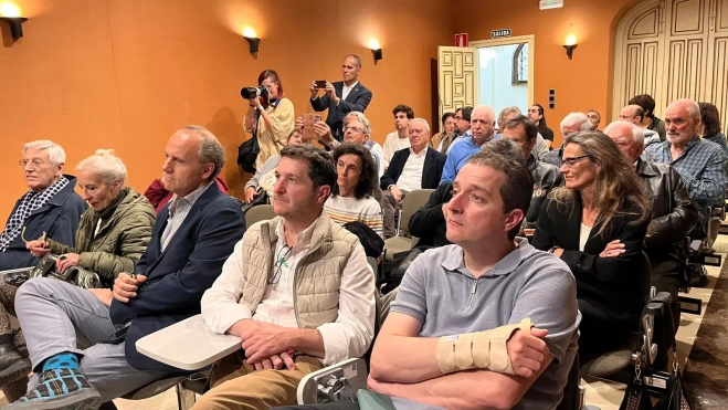 Presentación del libro de Fernández Troyano en el IEA.