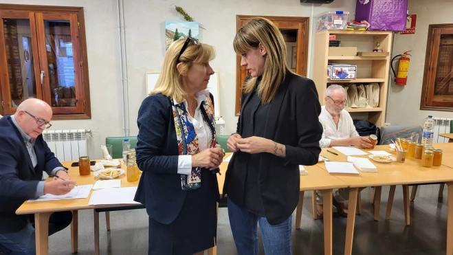 Isabel Manglano y Lorena Cajal, en la cata del Concurso de la Mejor Miel de Aragón