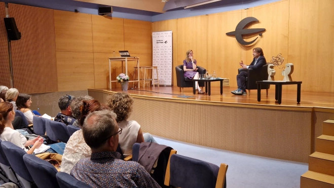 Rosa Molina conversa con Javier Olivera. Foto Myriam Martínez