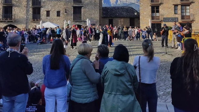 Bailes del Biello Sobrarbe en la celebración de la romería de Los Palacios