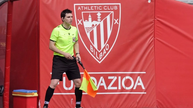 Sergio Ferrando, árbitro asistente de 1ª RFEF Masculina Sergio Ferrando, árbitro asistente de 1ª RFEF Masculina