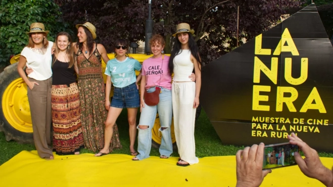 Elena S. Sánchez, Lucía Guillén, Beatriz Bañales, Sonia Méndez, María Vázquez y Andrea Varela durante la gala de inauguración de la muestra el viernes 28 de junio