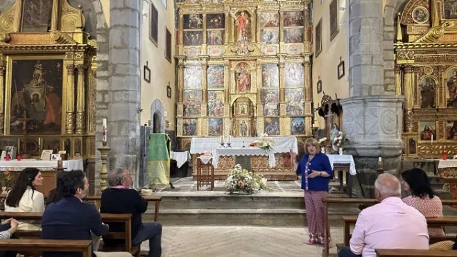 La consejera, en la presentación de la restauración del retablo mayor de la Iglesia de Yebra de Basa.