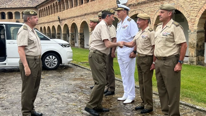 El jefe del Estado Mayor del Ejército de Tierra en el Acuartelamiento San Bernardo de Jaca.