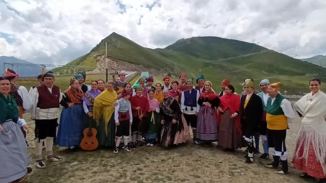 La Agrupación Folklórica Santa Cecilia en el Tour de Francia 