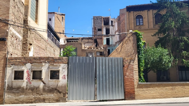 Parte posterior del edificio, desde la calle Loreto.