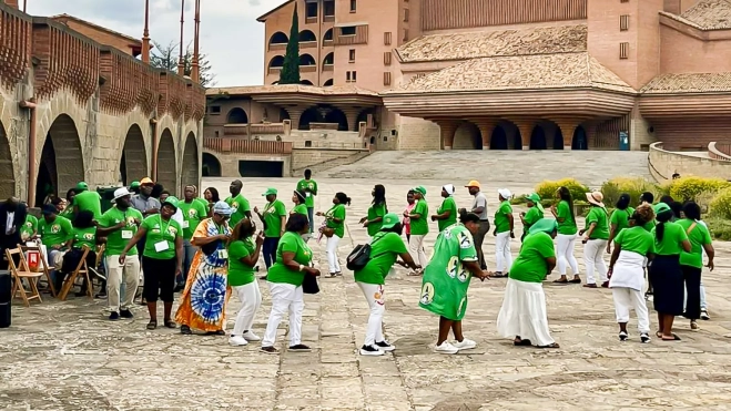 Danzas folclóricas en Torreciudad Jornada con familias de Guinea Ecuatorial