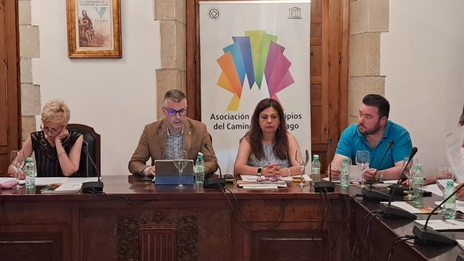 Calos Serrano ha presidido por primer vez la Junta Directiva de la Asociación de Municipios del Camino de Santiago.