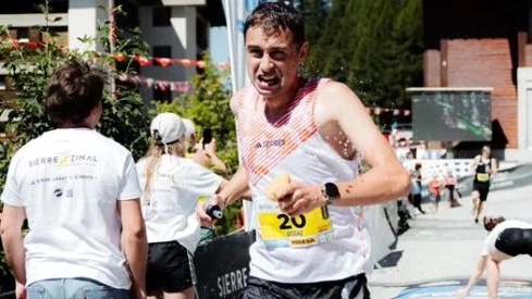 Dani Osanz, con cara de sufrimiento al final. Dani Osanz, con cara de sufrimiento al final.