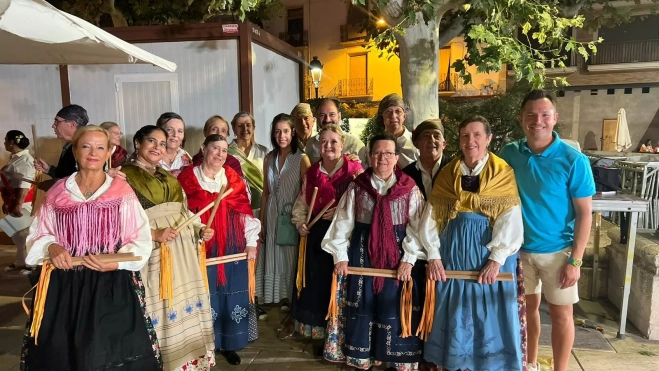 Danzantes participantes en el acto en Barbastro