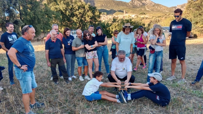 juegos tradicionales en Aguero, tiro al palo, diario de Huesca juegos tradicionales en Aguero, tiro al palo, diario de Huesca