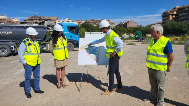 Manuel Oliván explica las fases de la obra.