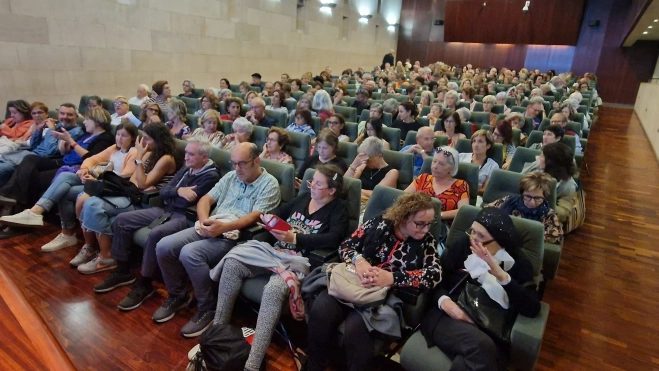 Manuel Sánchez y Javier Olivera han llenado el salón de actos de la DPH. Foto Myriam Martínez