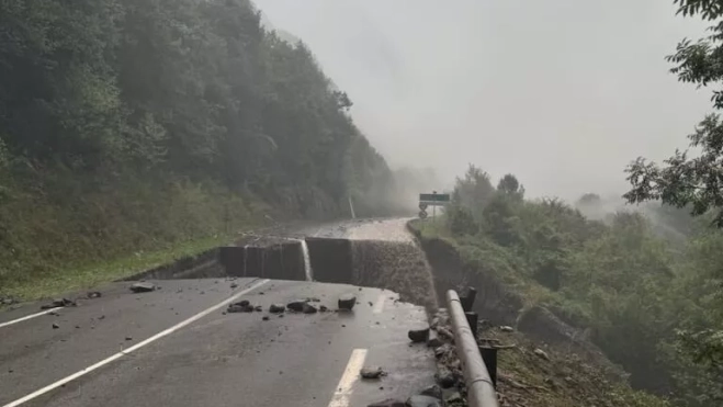 Estado de la carretera de acceso al Somport en Francia tras la dana.