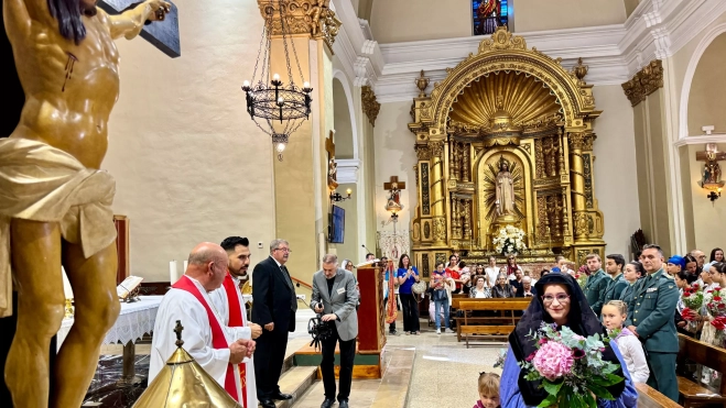 La alcaldesa de Binéfar, en la Ofrenda de Flores y Frutos.