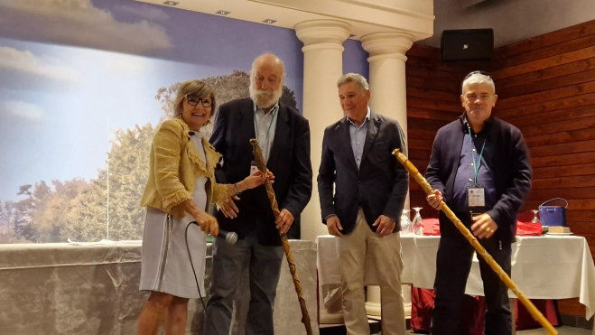 Entrega del Bordón del Peregrino del Camino de Santiago a Irún. Foto Myriam Martínez 