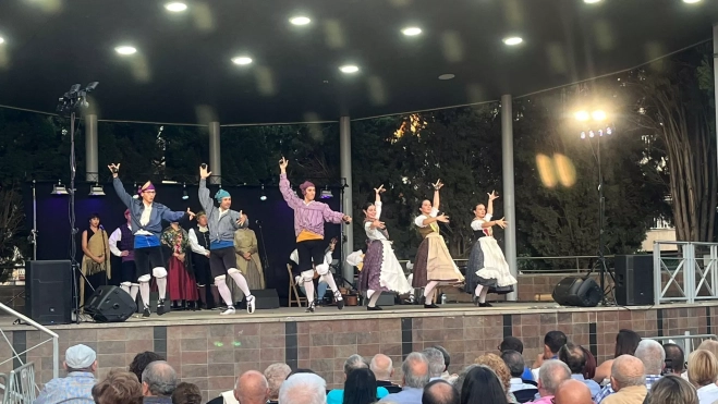 Roberto Ciria durante su actuación en el último día de fiestas de Binéfar.