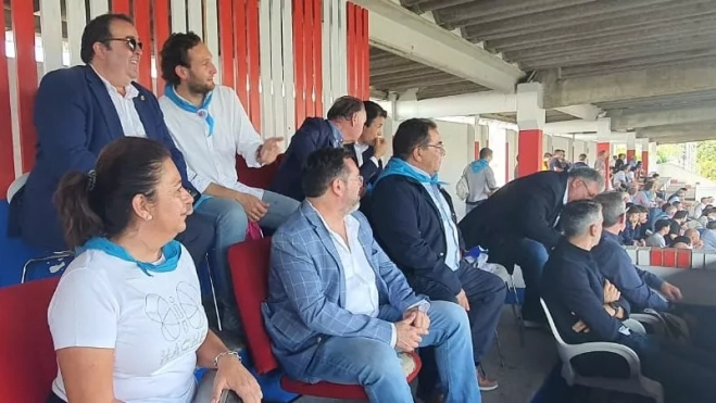 Torralba, presidente de la RFAF, en el palco del Isidro Calderón.