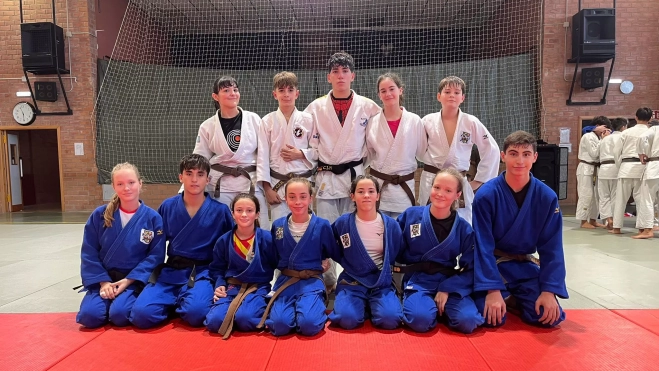 Infantiles y cadetes del Club Judo Huesca en Monzalbarba. Infantiles y cadetes del Club Judo Huesca en Monzalbarba.