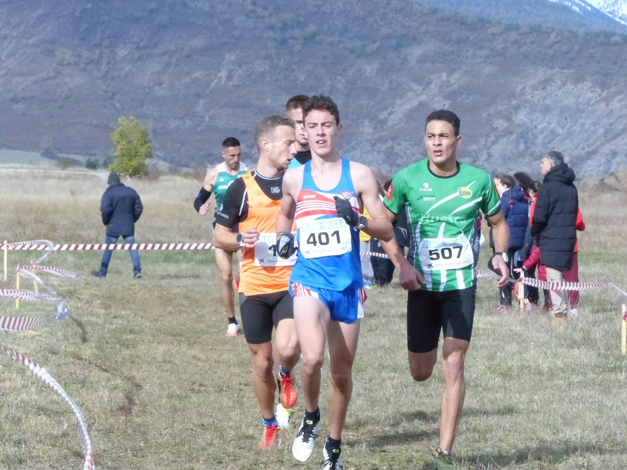 Excelente día en Sabiñánigo con más de 400 atletas en el LII Cross de la  Montaña