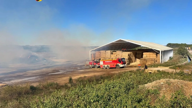 Los bomberos continúan en Almuniente