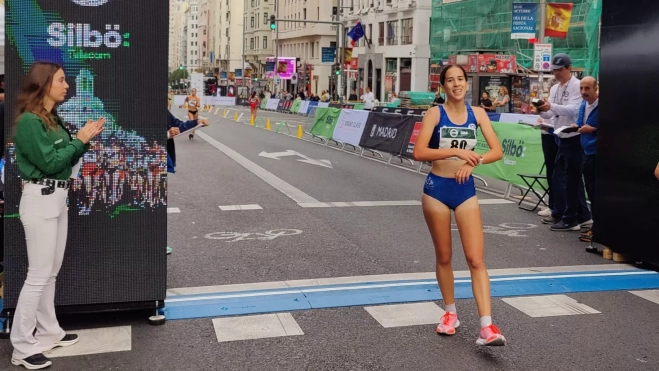 Clara Lacoma, campeona Sub-16, entra en meta. Clara Lacoma, campeona Sub-16, entra en meta.