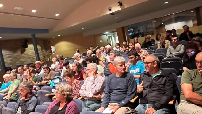 Asistentes a la charla de Jerónimo López en Huesca.