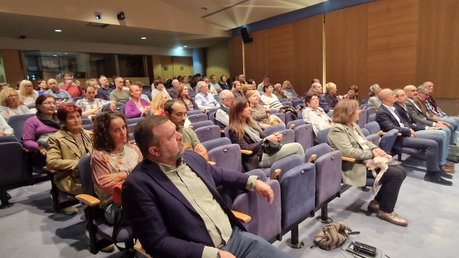 El teniente coronel jefe de la Comandancia de la Guardia Civil de Huesca, José Enrique Cordobés, en primer término. Foto Myriam Martínez