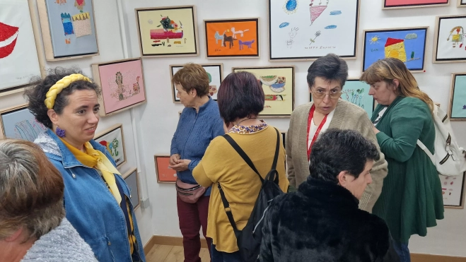 Exposición 'Bordado sobre lienzo' de Valentia en la librería Anónima. Foto Myriam Martínez