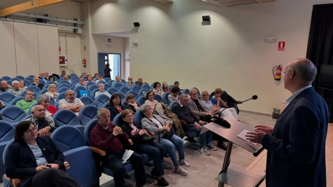 Asistentes a la apertura del curso de la Universidad de la Experiencia en Binéfar.