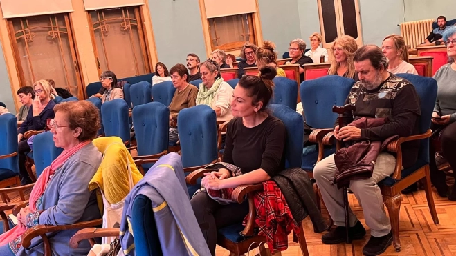 Asistentes al acto organizado por el Colectivo Feminista de Huesca.