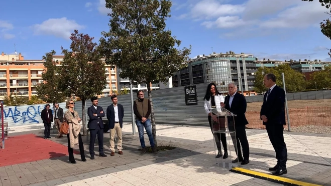 Acto celebrado ante el solar donde Brial construirá Elia Residencial.