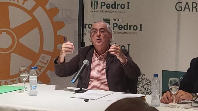 Conferencia de Feliciano Llanas ante el Rotary Club de Huesca