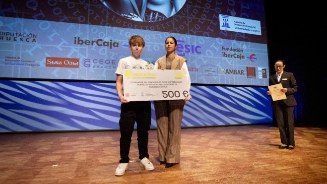 Belén Almudévar y Jorge Gállego, ganador del Bombillas Rotas junto a Ignacio Beneded