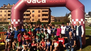 Foto de familia de los premiados en las carreras infantiles