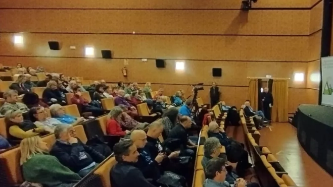 Sala del Palacio de Congresos de Boltaña