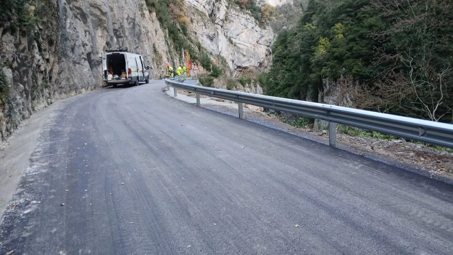 La vía reparada en la Foz de Biniés.