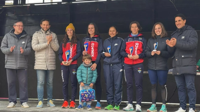 Podio de la carrera absoluta femenina